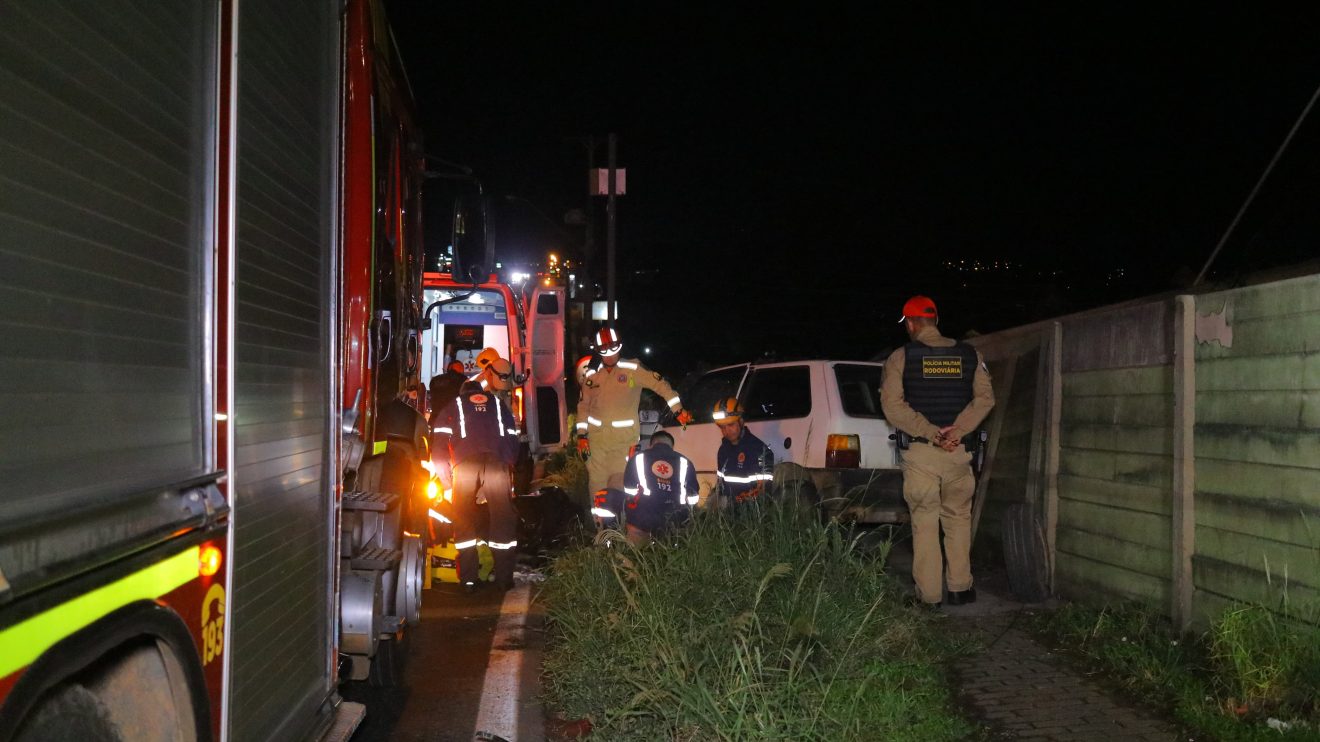 Motorista bate contra o poste e morre na PR-151 Boca no Trombone Motorista bate contra o poste e morre na PR-151