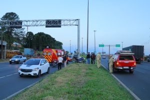 Colisão na Av. Souza Naves: Motociclista ferido e conduzido ao hospital em PG