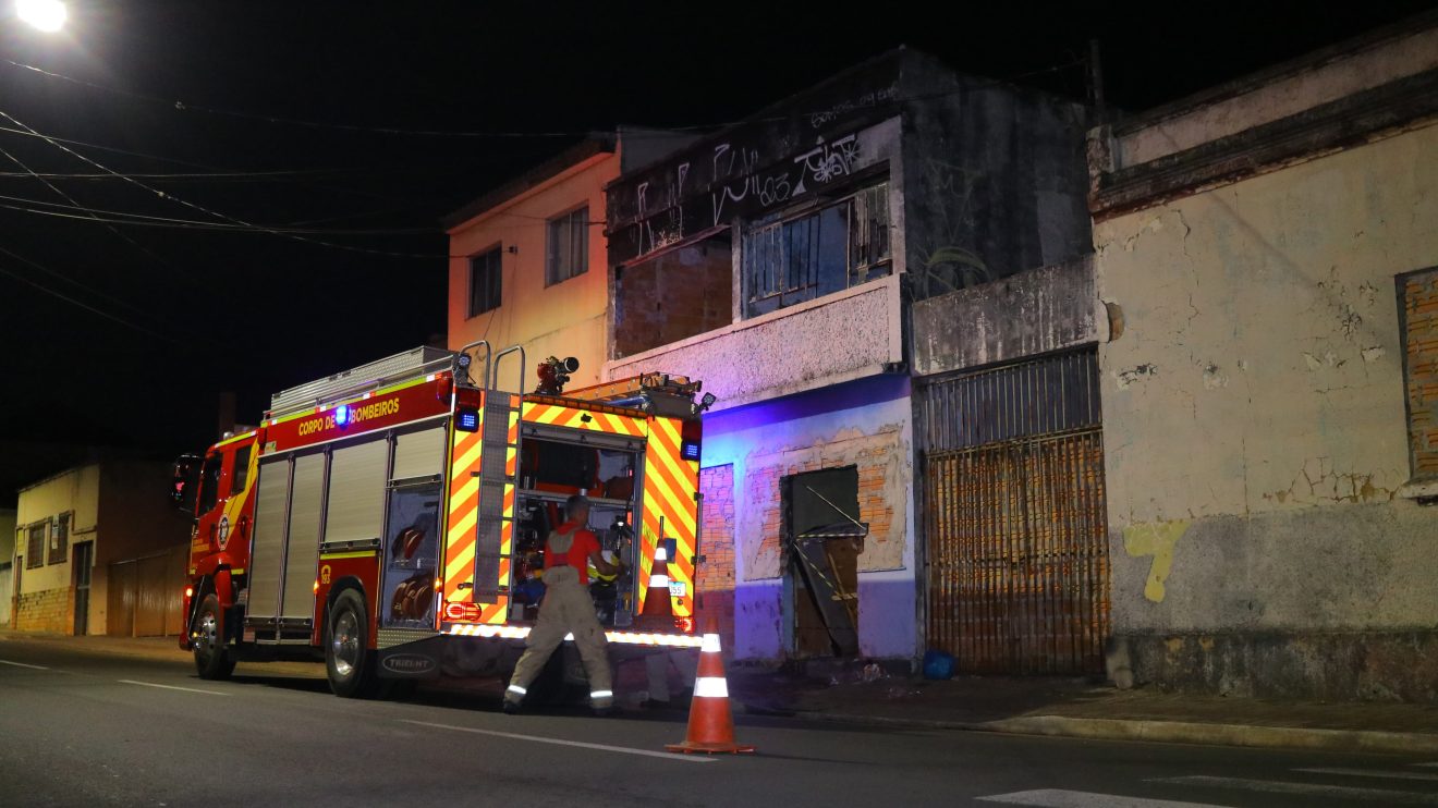 Moradores de rua causam incêndio em prédio abandonado no centro de Ponta Grossa Boca no Trombone Moradores de rua causam incêndio em prédio abandonado no centro de Ponta Grossa