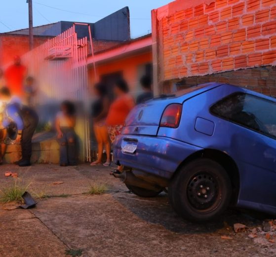 Motorista perde controle e bate veículo em muro deixando crianças feridas em PG Boca no Trombone Motorista perde controle e bate veículo em muro deixando crianças feridas em PG