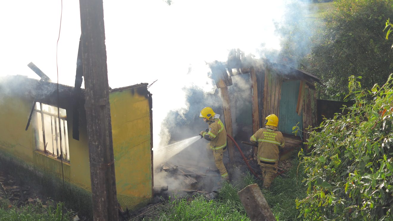 Fogo em residência em Uvaranas Boca no Trombone Fogo em residência em Uvaranas