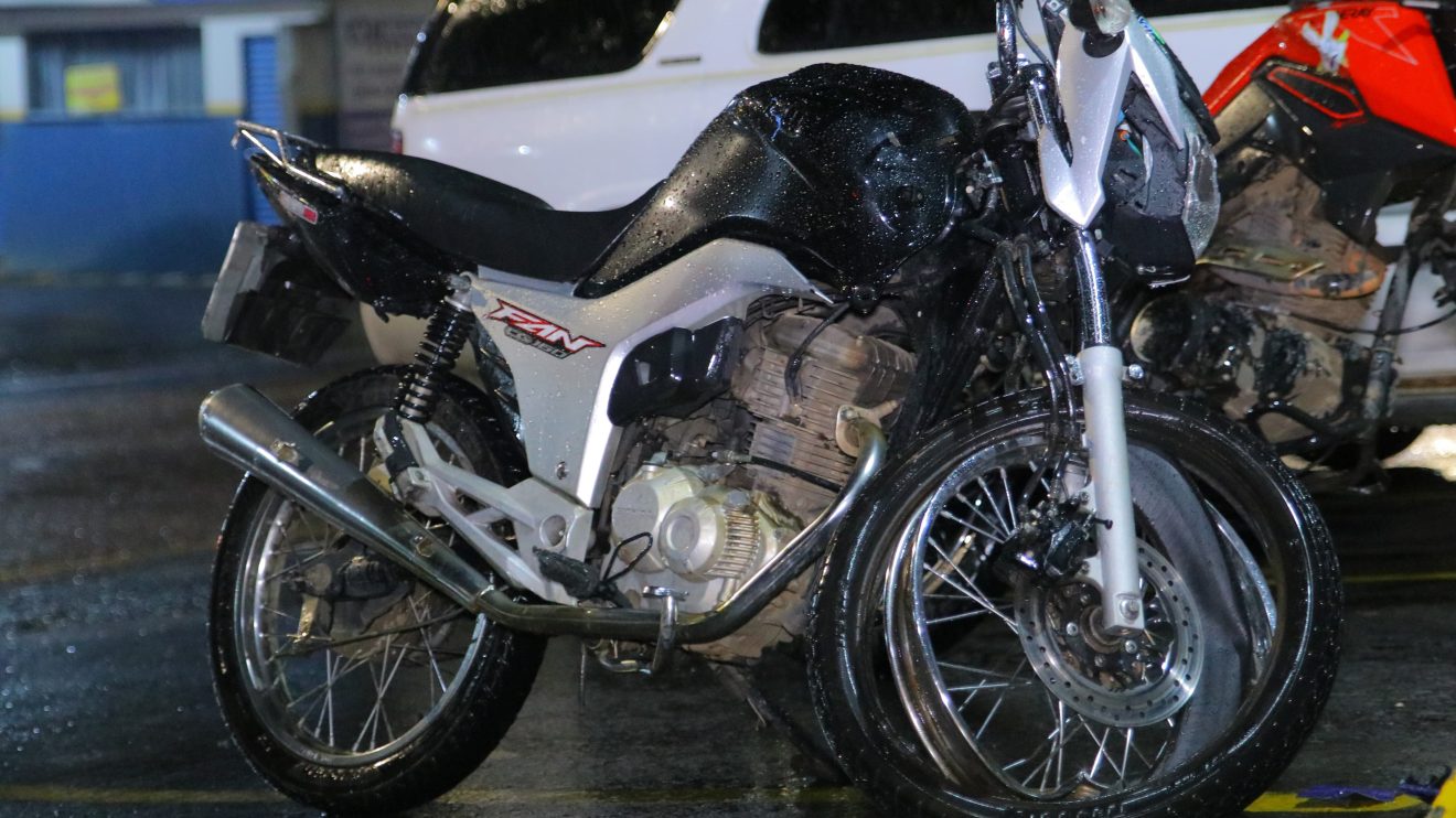 Jovem fica ferido após colisão entre motos em Ponta Grossa Boca no Trombone Jovem fica ferido após colisão entre motos em Ponta Grossa