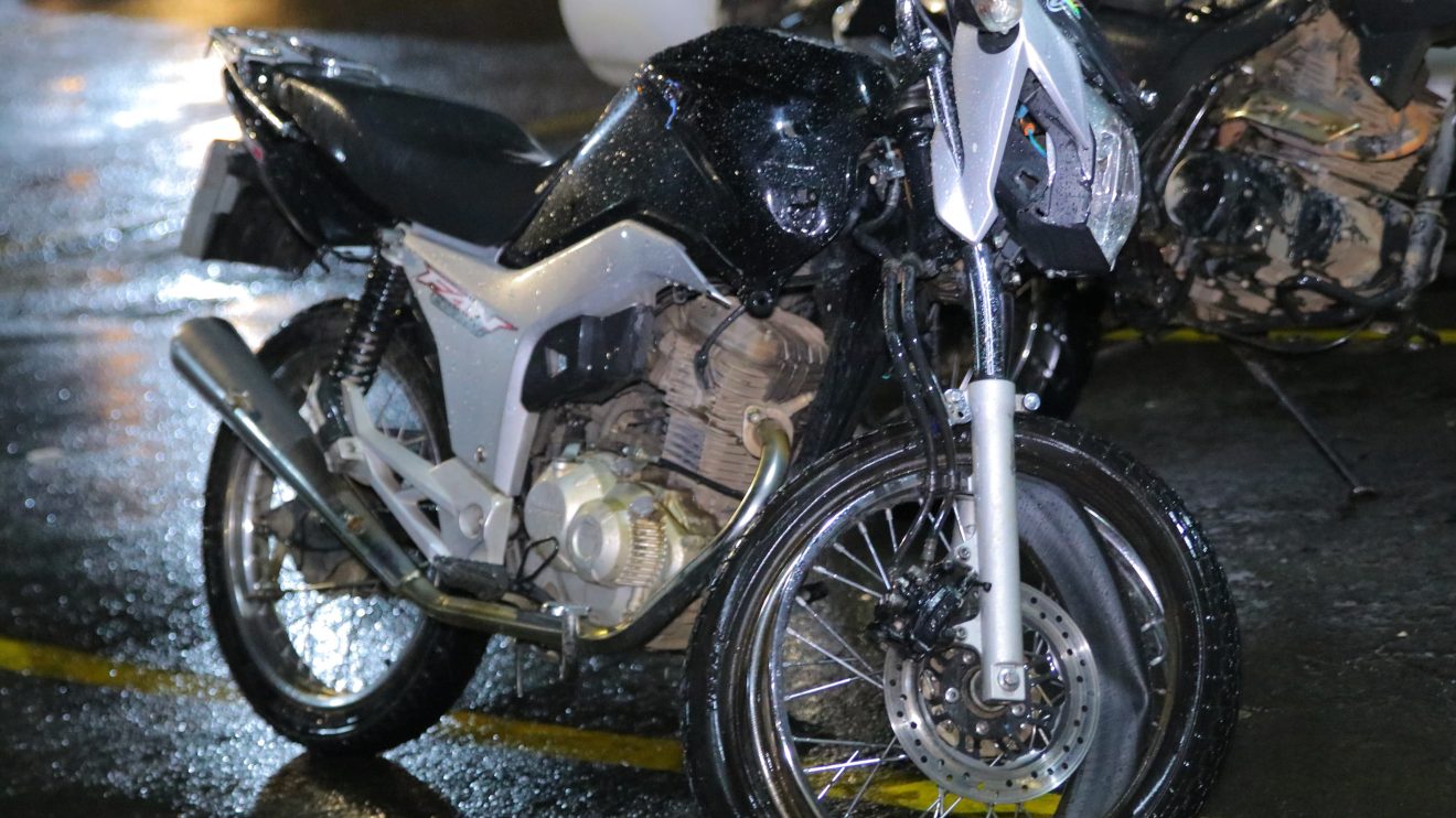 Jovem fica ferido após colisão entre motos em Ponta Grossa Boca no Trombone Jovem fica ferido após colisão entre motos em Ponta Grossa