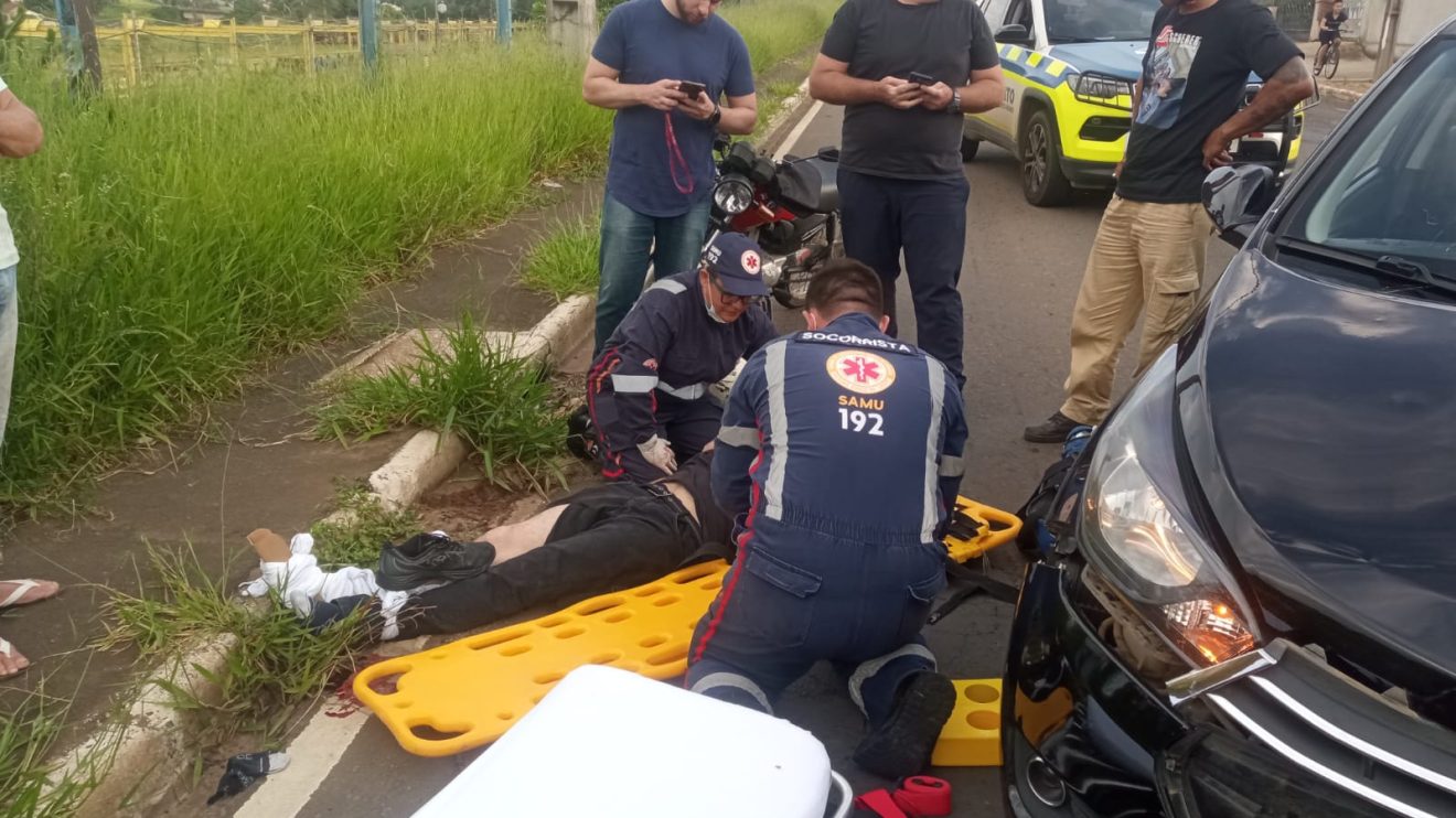 Motociclista fica ferido em acidente ao tentar ultrapassagem no bairro Neves em PG Boca no Trombone Motociclista fica ferido em acidente ao tentar ultrapassagem no bairro Neves em PG