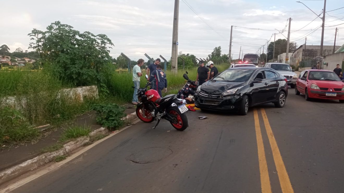 Motociclista fica ferido em acidente ao tentar ultrapassagem no bairro Neves em PG Boca no Trombone Motociclista fica ferido em acidente ao tentar ultrapassagem no bairro Neves em PG