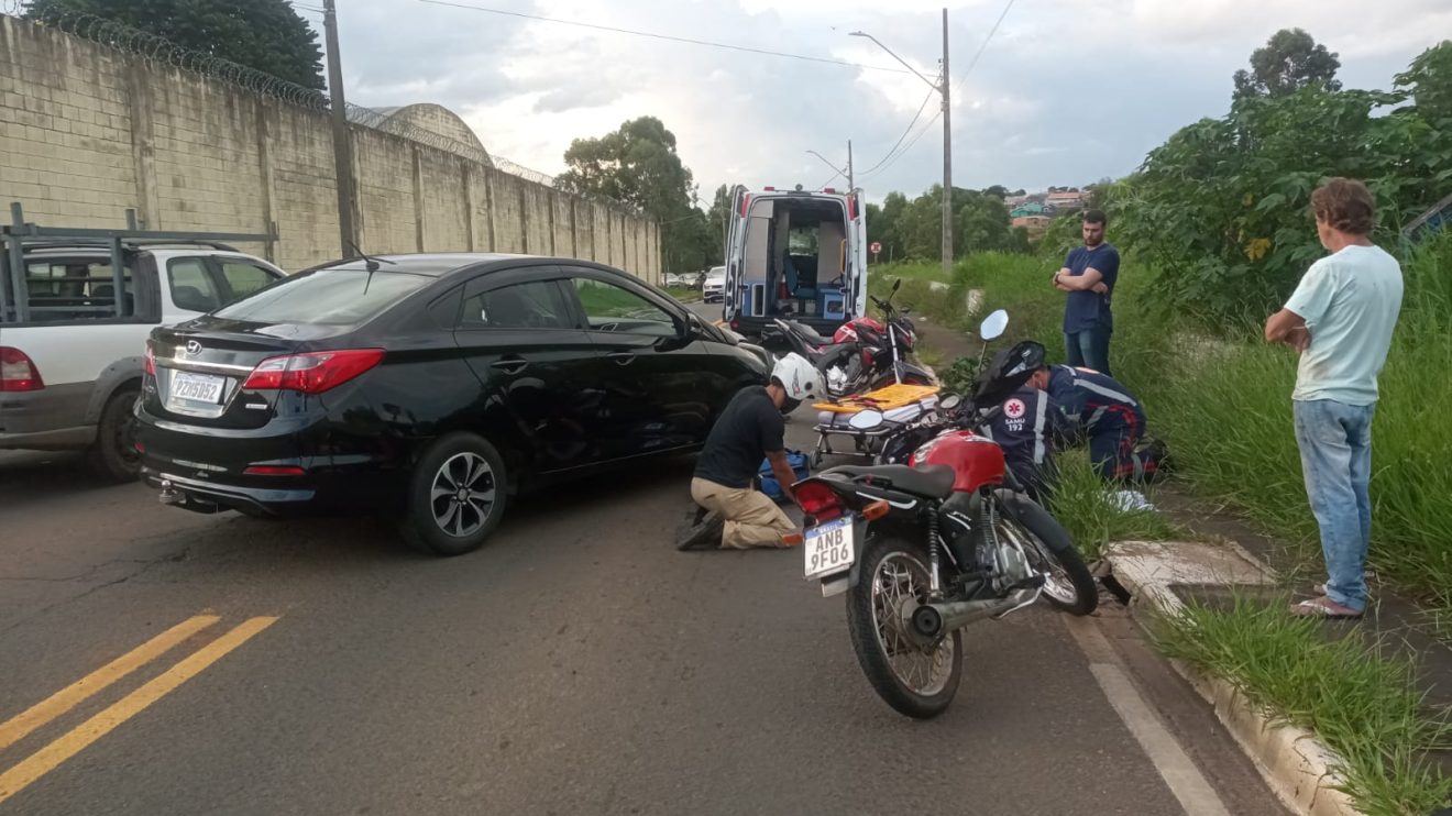 Motociclista fica ferido em acidente ao tentar ultrapassagem no bairro Neves em PG Boca no Trombone Motociclista fica ferido em acidente ao tentar ultrapassagem no bairro Neves em PG