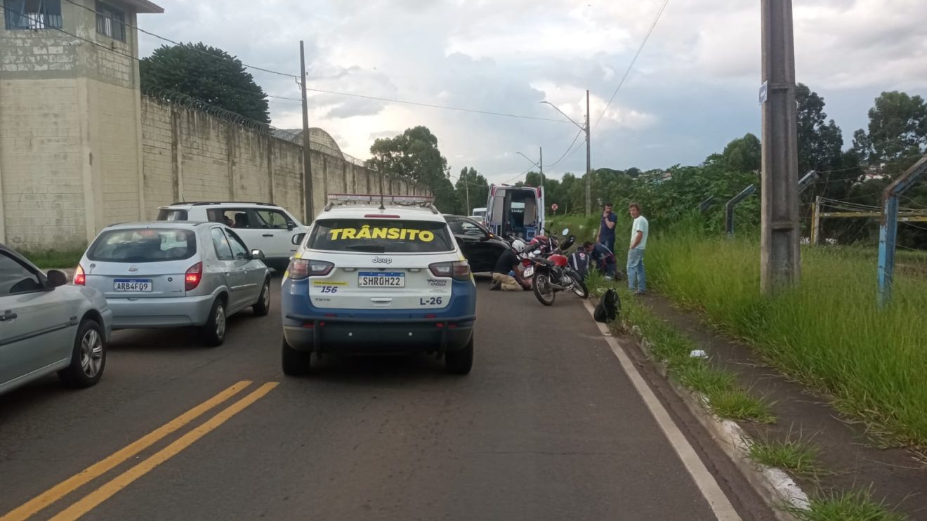 Motociclista fica ferido em acidente ao tentar ultrapassagem no bairro Neves em PG Boca no Trombone Motociclista fica ferido em acidente ao tentar ultrapassagem no bairro Neves em PG