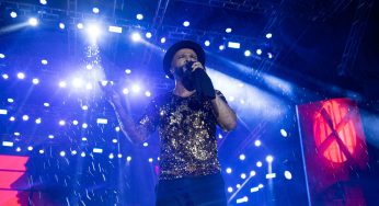 Mesmo com chuva, 67 mil pessoas acompanham show de Alexandre Pires no Litoral do PR