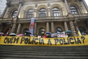 Ministério regulamenta uso gradativo da força pela polícia Boca no Trombone Ministério regulamenta uso gradativo da força pela polícia