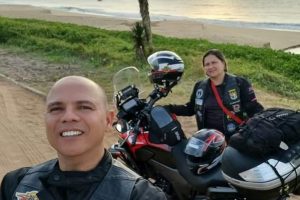 O casal de motociclistas Flávio e Márcia Bento,