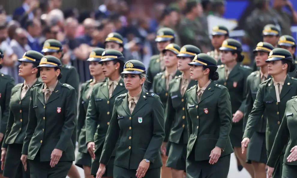 Sete mil mulheres se alistam no serviço militar em 2 dias Boca no Trombone Sete mil mulheres se alistam no serviço militar em 2 dias