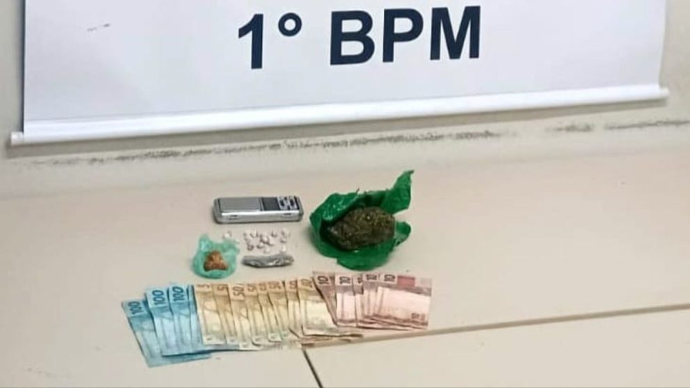 Polícia Militar aborda moto e descobre drogas escondidas na boca do piloto em PG Boca no Trombone Polícia Militar aborda moto e descobre drogas escondidas na boca do piloto em PG