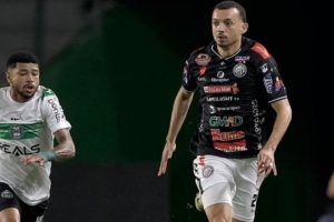 Coritiba e Operário empatam em jogo tenso e seguem na ponta do Paranaense Boca no Trombone Coritiba e Operário empatam em jogo tenso e seguem na ponta do Paranaense