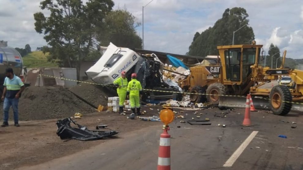 Acidente na PR-151 em Piraí do Sul deixa um morto e causa danos em veículos.