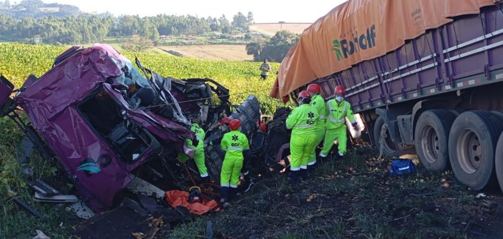 Acidente na PR-092 deixa duas vítimas fatais e uma gravemente ferida Boca no Trombone Acidente na PR-092 deixa duas vítimas fatais e uma gravemente ferida