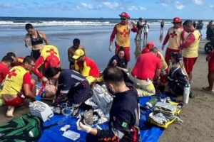 Pai e Filho Resgatados Após Afogamento em Pontal do Paraná Boca no Trombone Pai e Filho Resgatados Após Afogamento em Pontal do Paraná