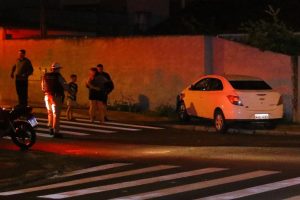 Jovem sem CNH é preso após acidente entre carro e moto no Nova Rússia Boca no Trombone Jovem sem CNH é preso após acidente entre carro e moto