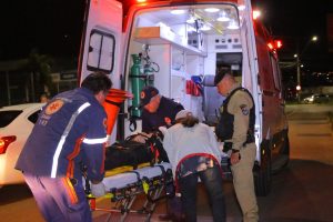 Motociclista fica ferido em colisão com carro na região central Boca no Trombone Motociclista fica ferido em colisão com carro na região central