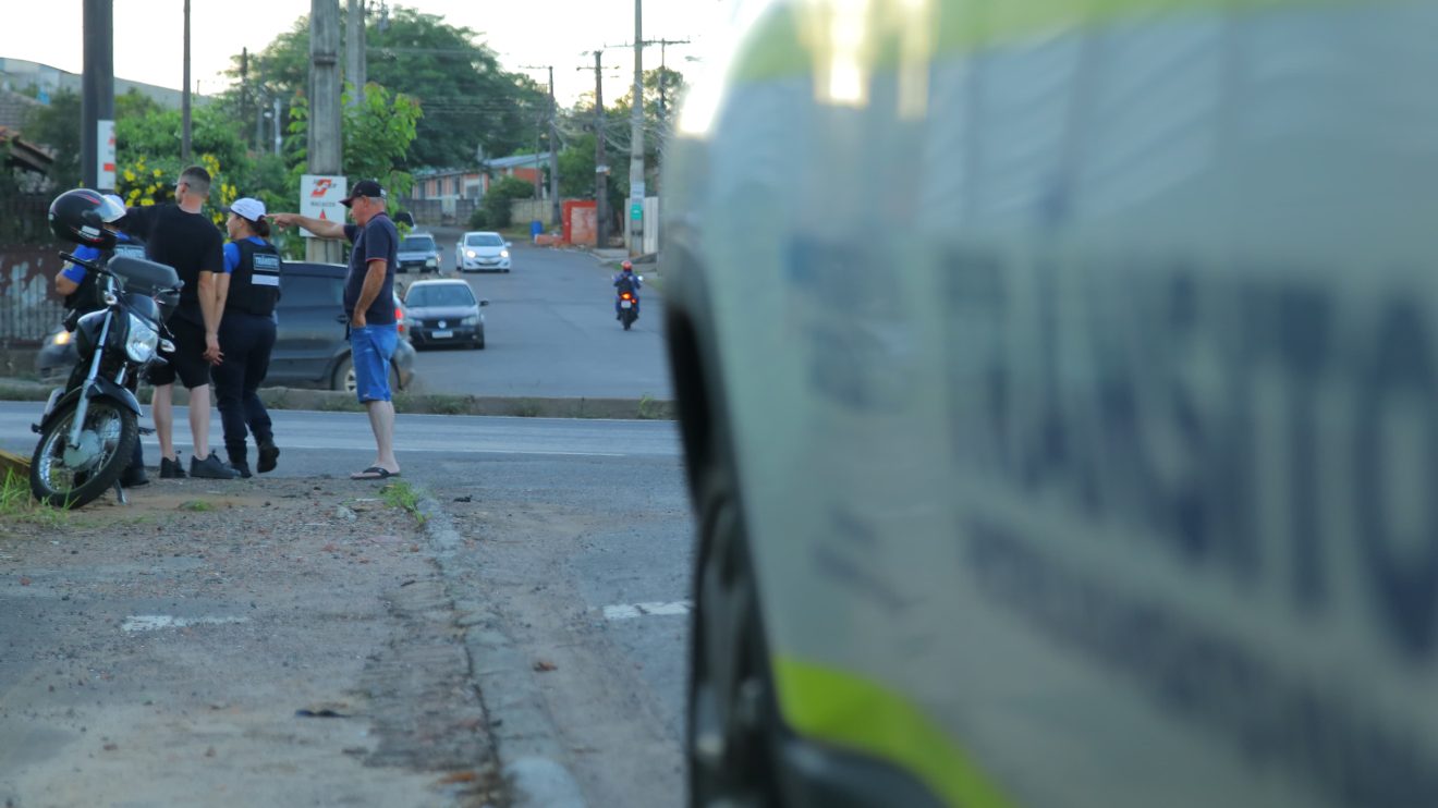 Colisão entre moto e caminhonete deixa motociclista gravemente ferido na PR-151 Boca no Trombone Colisão entre moto e caminhonete deixa motociclista gravemente ferido na PR-151