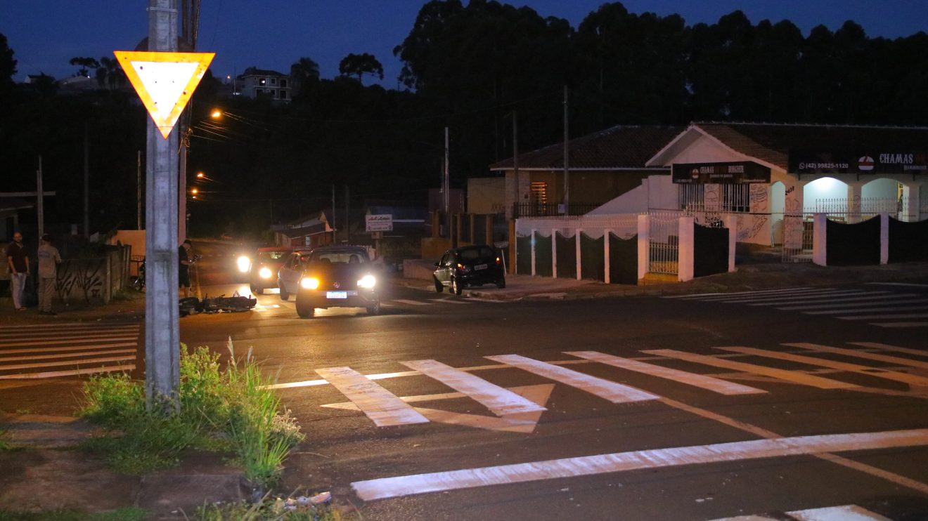  Boca no Trombone Motociclista fica ferido em colisão com carro na região da Palmeirinha em Ponta Grossa