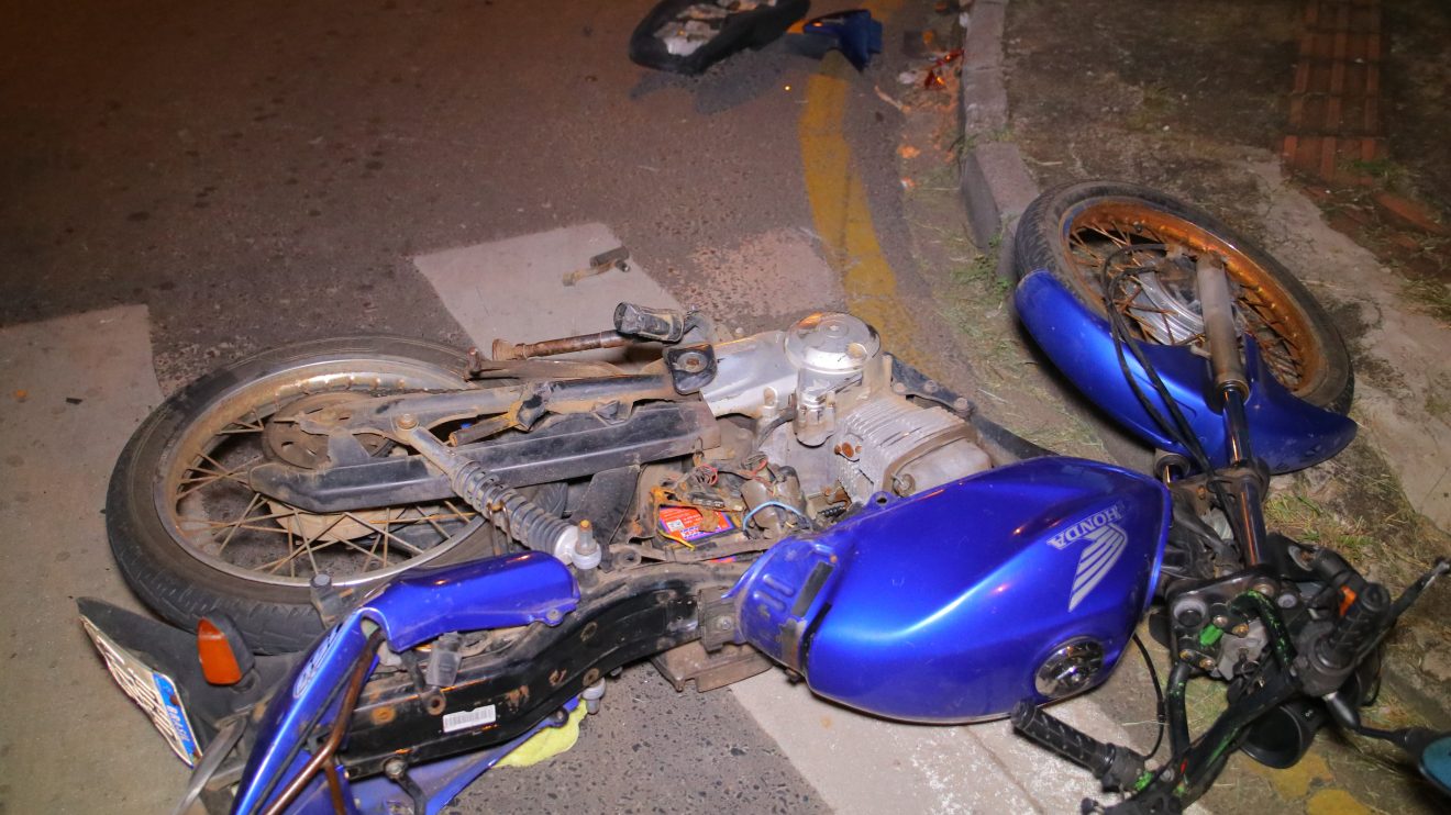 Motociclista fica ferido em colisão com carro na região da Palmeirinha em Ponta Grossa Boca no Trombone Motociclista fica ferido em colisão com carro na região da Palmeirinha em Ponta Grossa