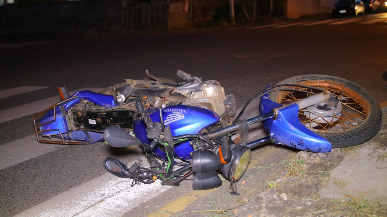 Motociclista fica ferido em colisão com carro na região da Palmeirinha em Ponta Grossa Boca no Trombone Motociclista fica ferido em colisão com carro na região da Palmeirinha em Ponta Grossa