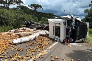 Grave acidente na BR-476 deixa um morto e outro ferido