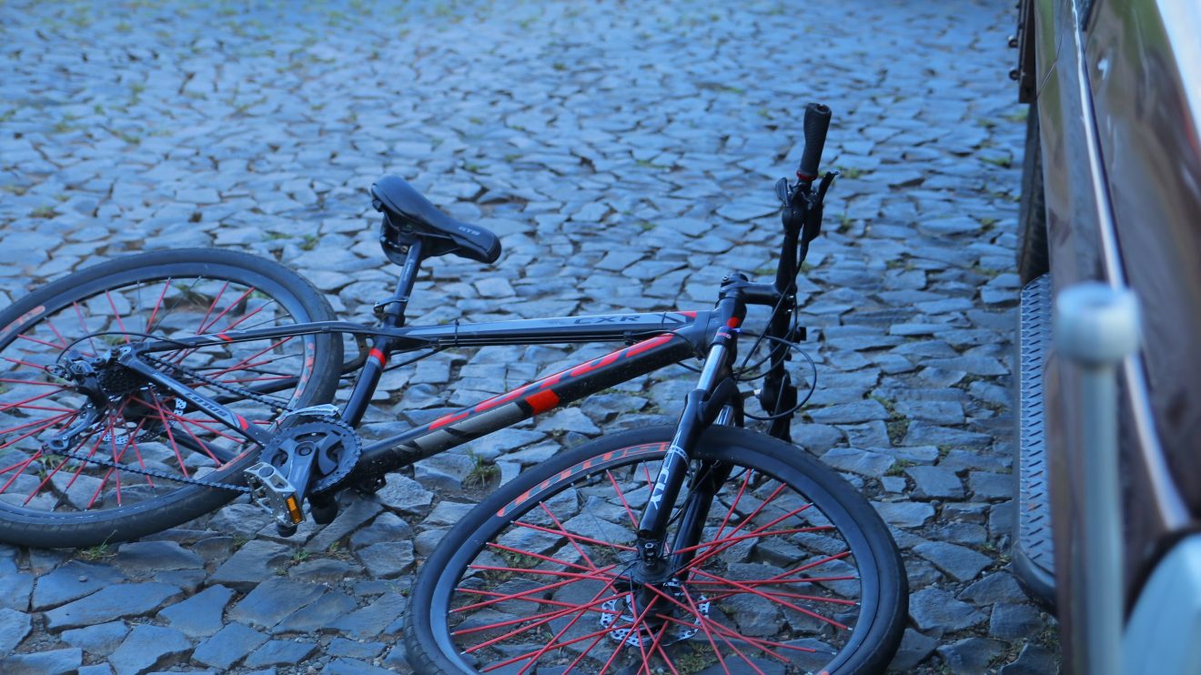 Ciclista fica ferido após colisão com caminhonete no Jardim Paraíso, em Ponta Grossa Boca no Trombone Ciclista fica ferido após colisão com caminhonete no Jardim Paraíso, em Ponta Grossa