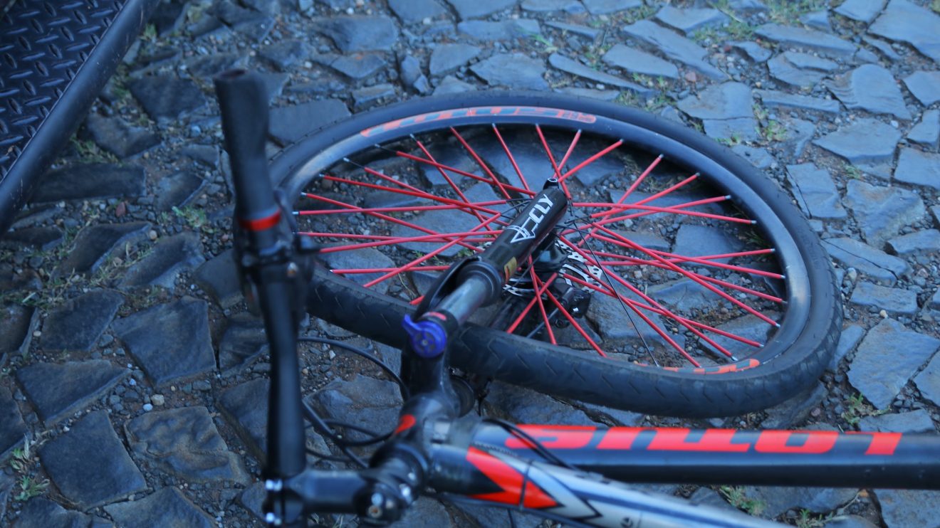 Ciclista fica ferido após colisão com caminhonete no Jardim Paraíso, em Ponta Grossa Boca no Trombone Ciclista fica ferido após colisão com caminhonete no Jardim Paraíso, em Ponta Grossa