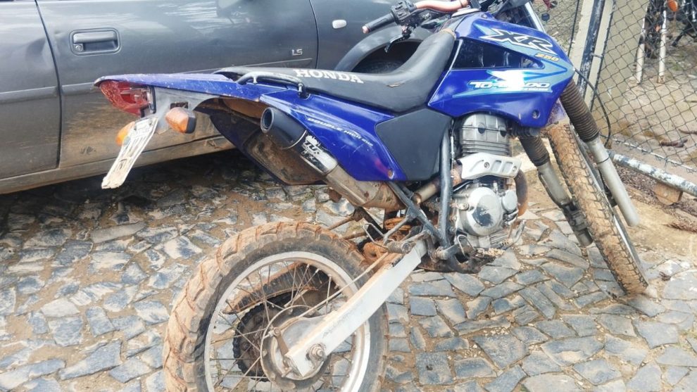 PM recupera motocicleta furtada e prende foragido por homicídio em Ponta Grossa Boca no Trombone PM recupera motocicleta furtada e prende foragido por homicídio em Ponta Grossa