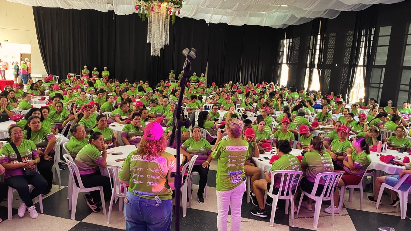 Caminhada do Dia da Mulher reúne centenas de participantes em Arapoti Boca no Trombone Caminhada do Dia da Mulher reúne centenas de participantes em Arapoti