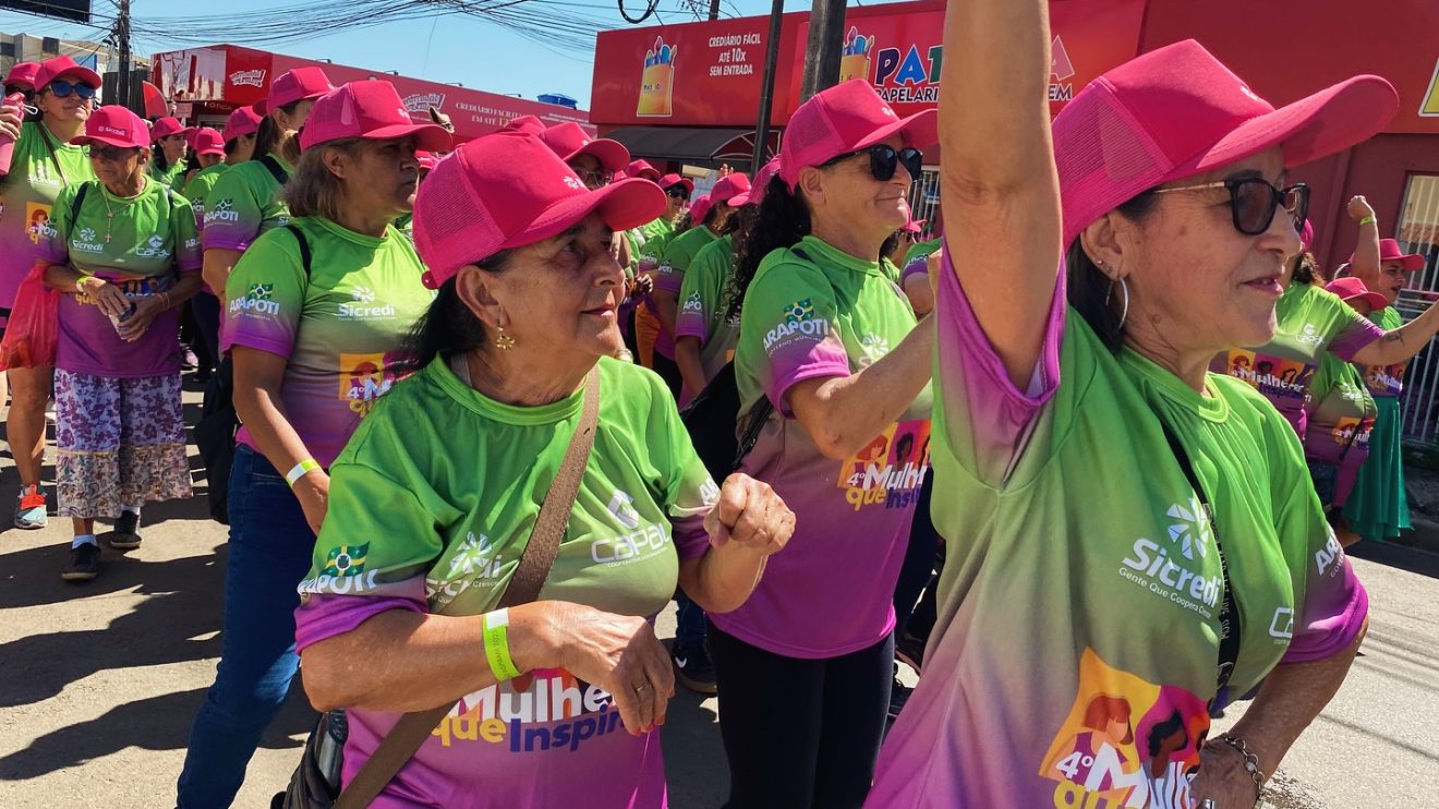 Caminhada do Dia da Mulher reúne centenas de participantes em Arapoti Boca no Trombone Caminhada do Dia da Mulher reúne centenas de participantes em Arapoti