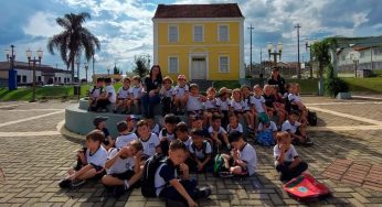 Descobrindo o mundo através das janelas: Expedição acadêmica dos alunos do infantil 5