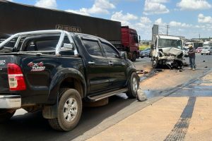 Atualização: Colisão frontal na BR-373 deixa um ferido leve Boca no Trombone Atualização: Colisão frontal na BR-373 deixa um ferido leve