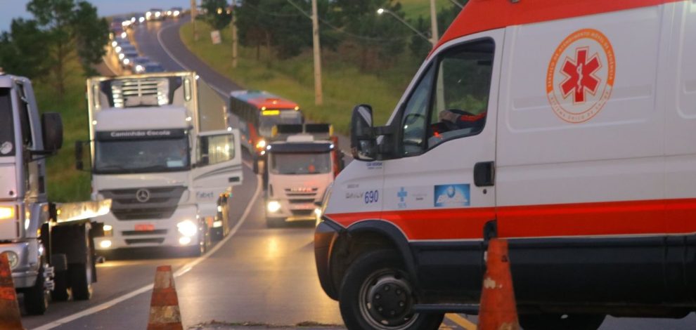 Motociclista fica ferida em colisão com carro no Contorno Leste, em Ponta Grossa Boca no Trombone Motociclista fica ferida em colisão com carro no Contorno Leste, em Ponta Grossa