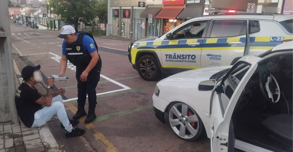 Motorista embriagado é preso após abordagem preventiva no centro de Ponta Grossa Boca no Trombone Motorista embriagado é preso após abordagem preventiva no centro de Ponta Grossa