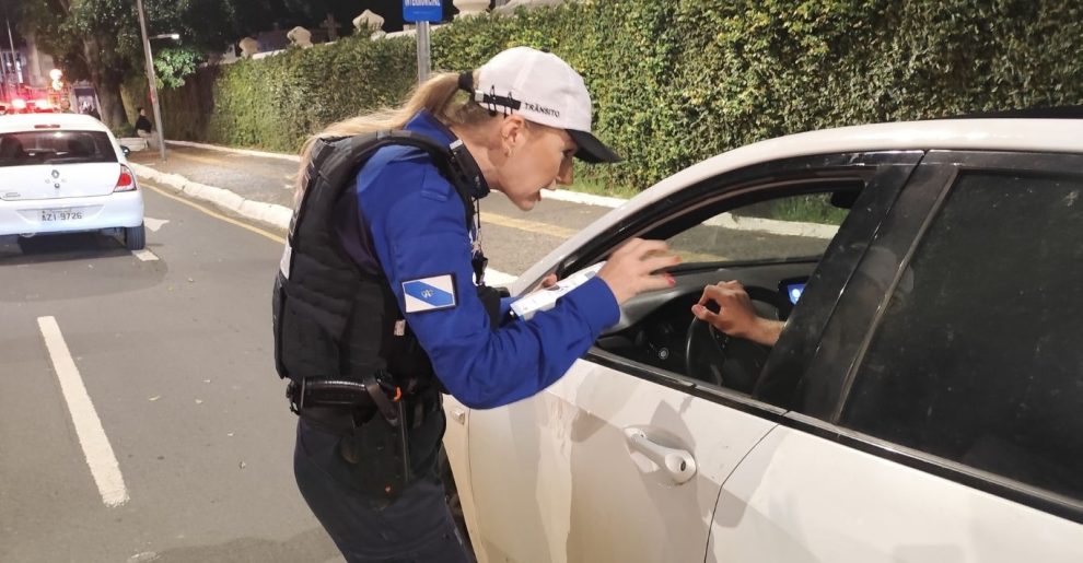 Blitz na região central flagra motoristas embriagados e sem habilitação Boca no Trombone Blitz na região central flagra motoristas embriagados e sem habilitação