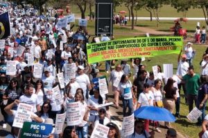 Manifestação da Enfermagem em Brasília conta com presença da vereadora Marisleydi Rama de PG e apoio de deputados