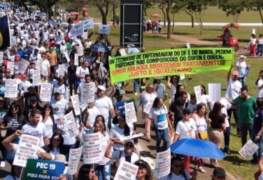 Manifestação da Enfermagem em Brasília conta com presença da vereadora Marisleydi Rama de PG e apoio de deputados Boca no Trombone Manifestação da Enfermagem em Brasília conta com presença da vereadora Marisleydi Rama de PG e apoio de deputados