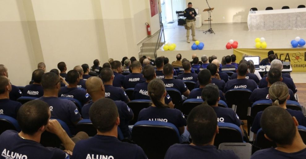 Prefeita sanciona Lei que aumenta efetivo da Guarda Municipal em Ponta Grossa Boca no Trombone Prefeita sanciona Lei que aumenta efetivo da Guarda Municipal em Ponta Grossa