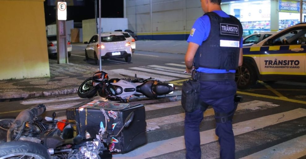 Colisão entre motos em frente ao hospital Santa Casa deixa motoboy ferido em Ponta Grossa Boca no Trombone Colisão entre motos em frente ao hospital Santa Casa deixa motoboy ferido em Ponta Grossa