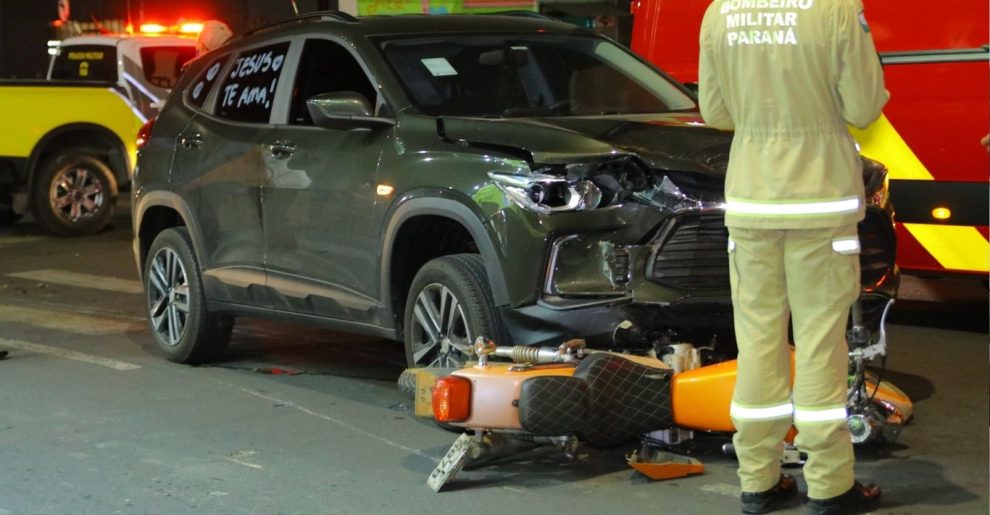 Motociclista sofre fraturas graves em colisão com carro no centro de Ponta Grossa Boca no Trombone Motociclista sofre fraturas graves em colisão com carro no centro de Ponta Grossa