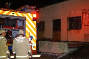 Homem embriagado causa incêndio na residência em bairro de Ponta Grossa Boca no Trombone Homem embriagado causa incêndio na residência em bairro de Ponta Grossa