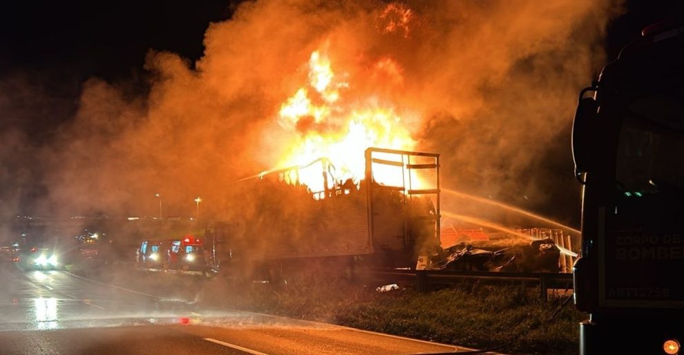 Grave acidente na BR-376 entre Ponta Grossa e Curitiba deixa vítima fatal e pista bloqueada Boca no Trombone Grave acidente na BR-376 entre Ponta Grossa e Curitiba deixa vítima fatal e pista bloqueada