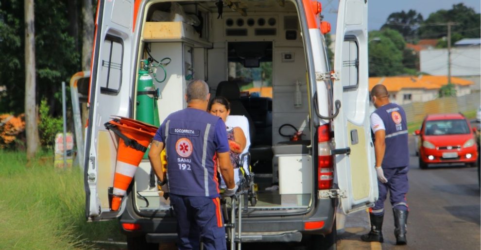 Acidente entre motocicletas na Rua Siqueira Campos deixa três feridos em Ponta Grossa Boca no Trombone Acidente entre motocicletas na Rua Siqueira Campos deixa três feridos em Ponta Grossa