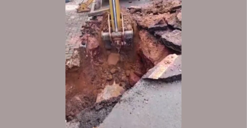 'Rua do Lago' é interditada em Castro devido a erosão Boca no Trombone 'Rua do Lago' é interditada em Castro devido a erosão