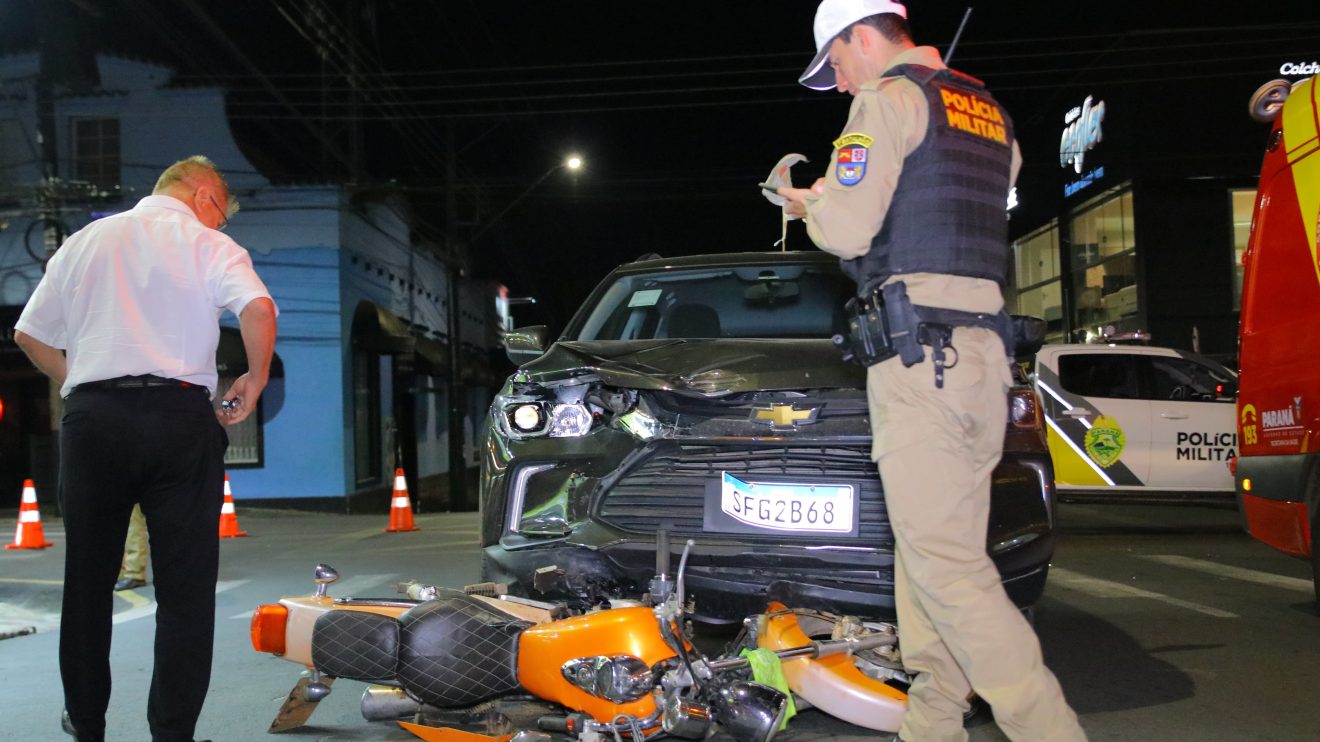 Motociclista sofre fraturas graves em colisão com carro no centro de Ponta Grossa Boca no Trombone Motociclista sofre fraturas graves em colisão com carro no centro de Ponta Grossa