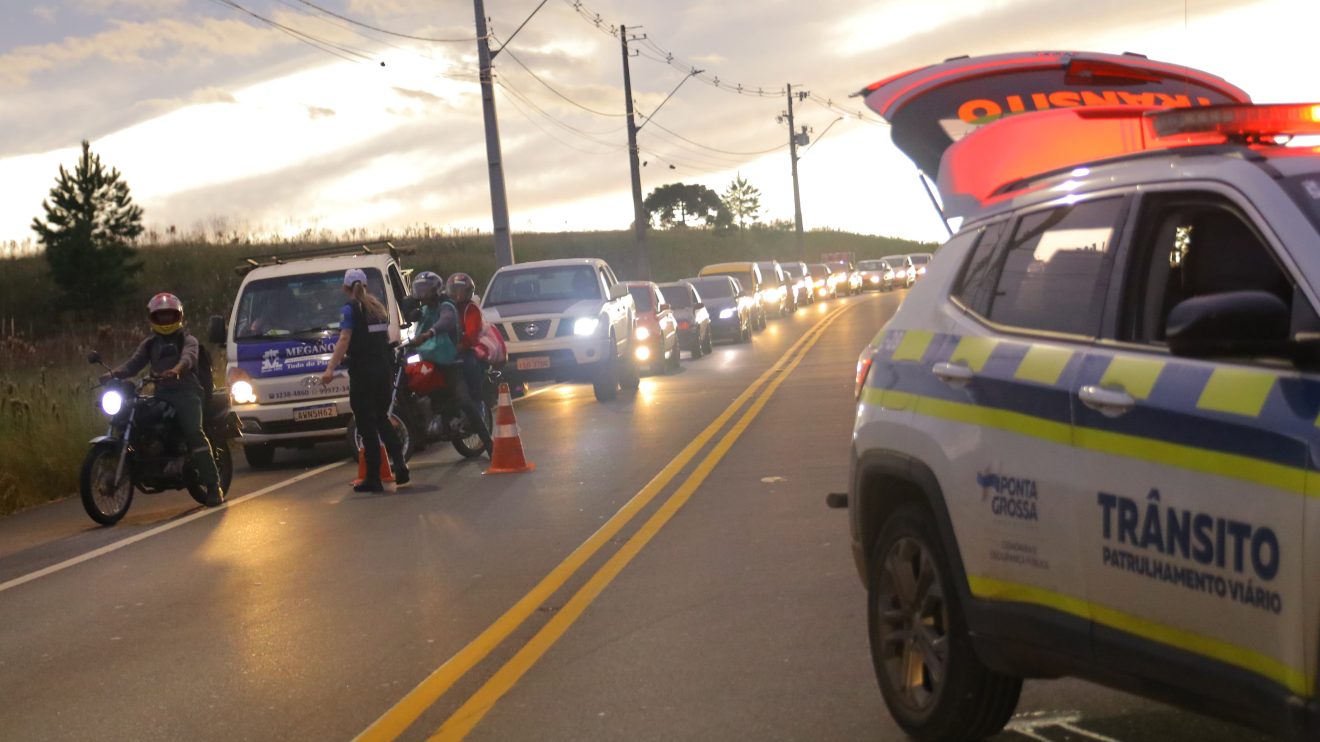 Motociclista fica ferida em colisão com carro no Contorno Leste, em Ponta Grossa Boca no Trombone Motociclista fica ferida em colisão com carro no Contorno Leste, em Ponta Grossa