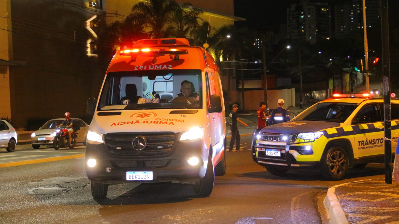 Jovem é atropelada por motociclista que foge sem prestar socorro em Ponta Grossa Boca no Trombone Jovem é atropelada por motociclista que foge sem prestar socorro em Ponta Grossa