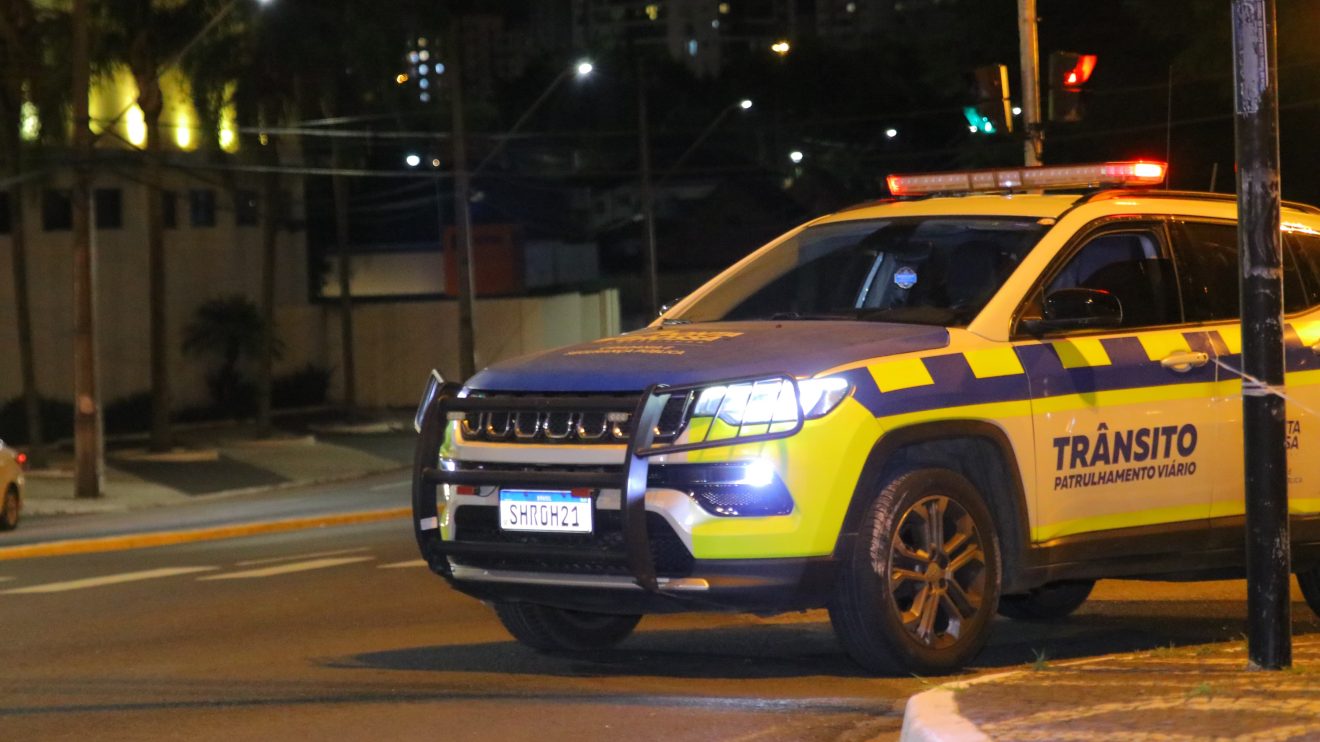 Jovem é atropelada por motociclista que foge sem prestar socorro em Ponta Grossa Boca no Trombone Jovem é atropelada por motociclista que foge sem prestar socorro em Ponta Grossa